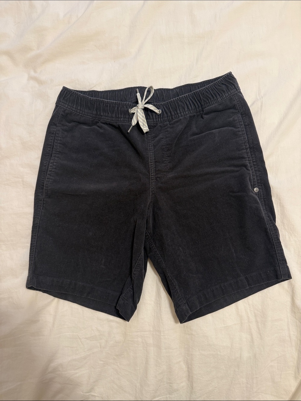 Men's Vuori Optimist Black Drawstring Casual Shorts in Corduroy